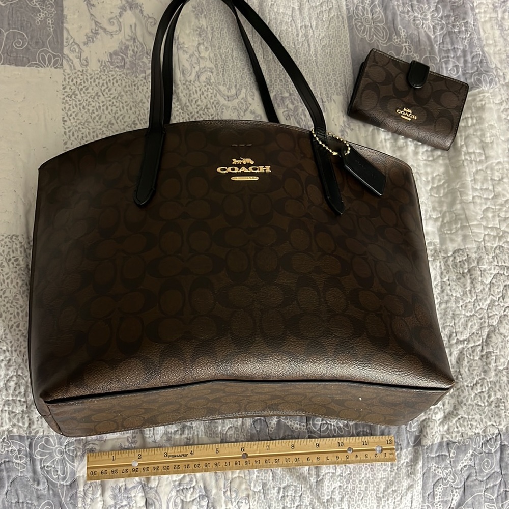 Coach City Tote Bag With Matching Medium Size Zip… - image 2